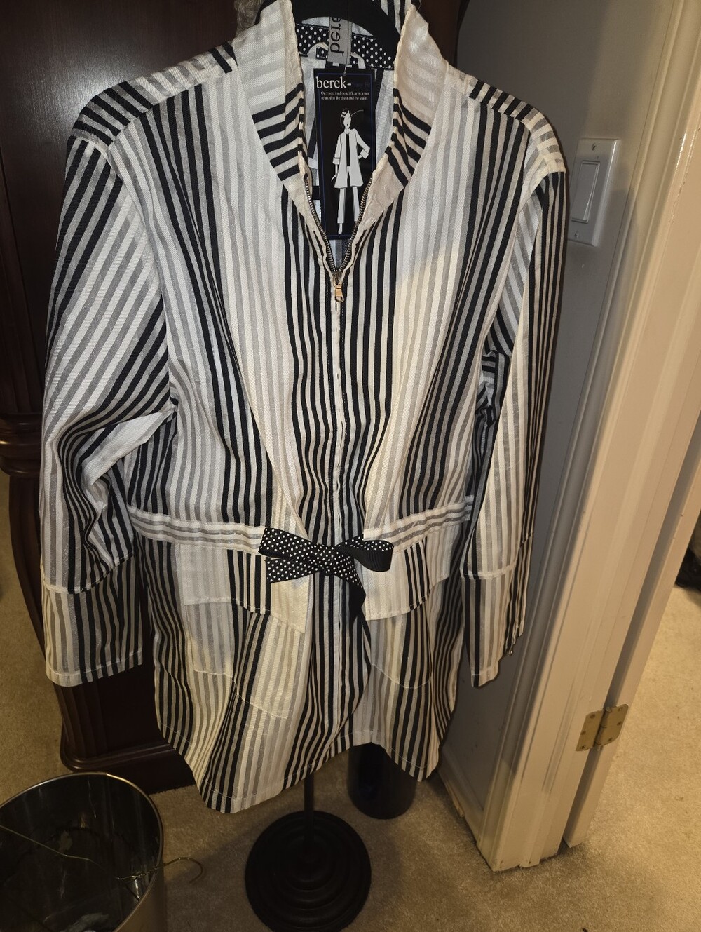 Berek Designer White Black Shine Top